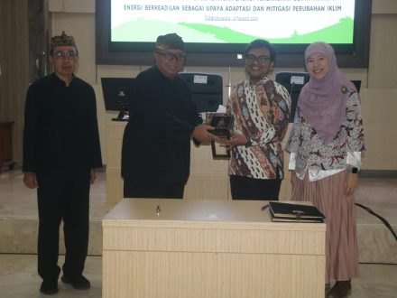 Sukabumi Regency Signs Joint Agreement with Rumah Energi to Support Empowered Indonesia