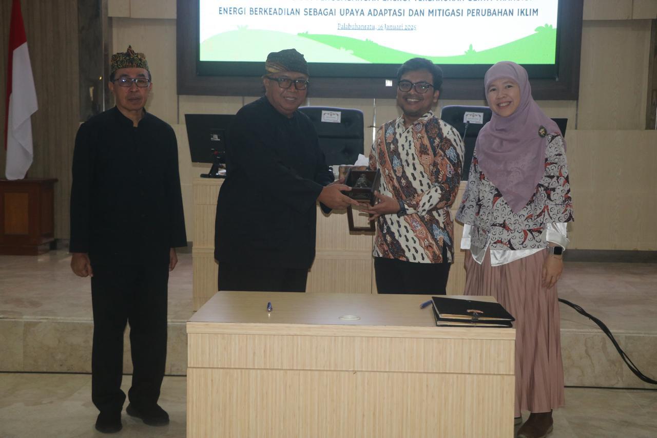 Sukabumi Regency Signs Joint Agreement with Rumah Energi to Support Empowered Indonesia